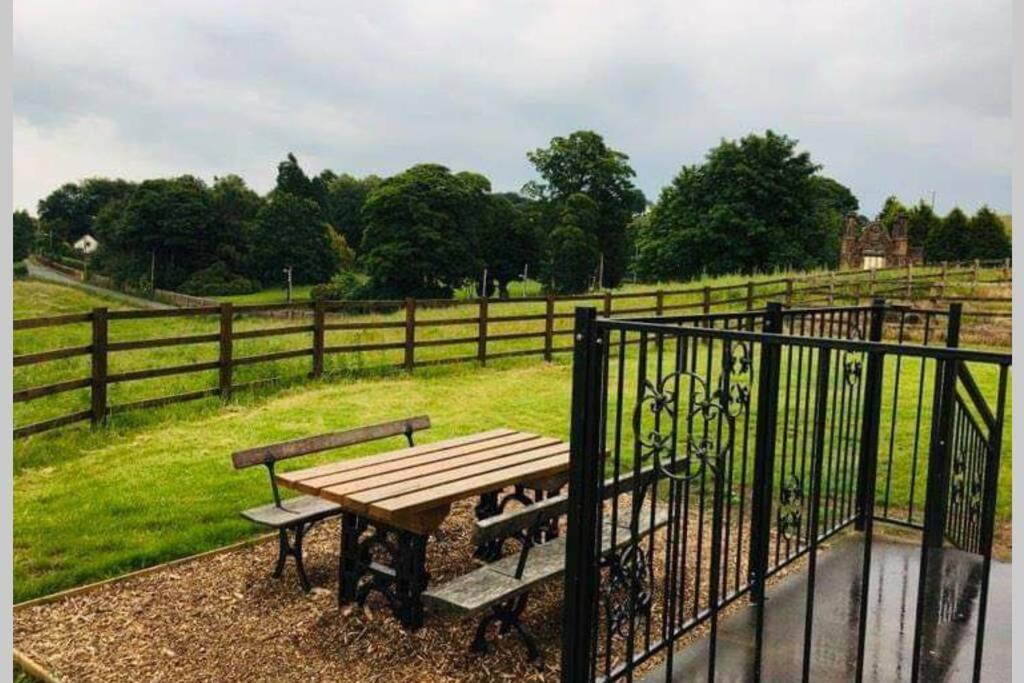 Malthouse Farm Cottage Carriage Dilhorne ภายนอก รูปภาพ