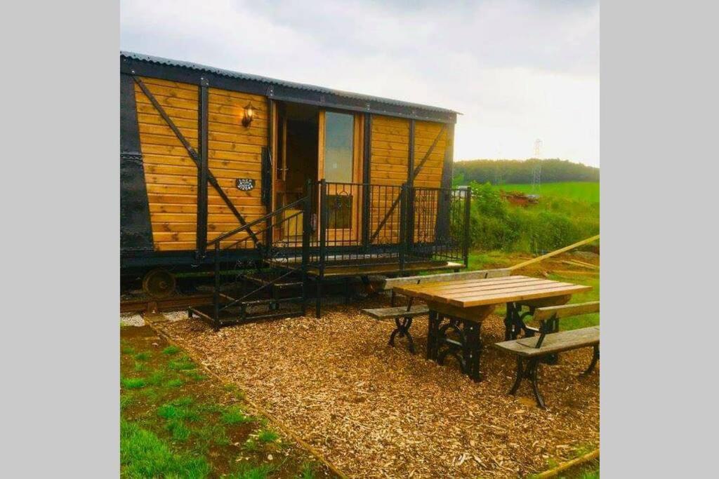 Malthouse Farm Cottage Carriage Dilhorne ภายนอก รูปภาพ